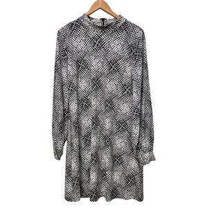 Vince Camuto Long Sleeve Snakeskin Design Dress